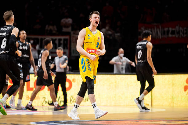 他必须在接 他必须在接